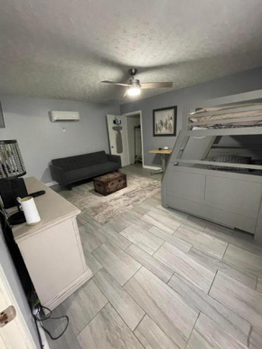 Cozy State Arsenal, kitchen and laundry included